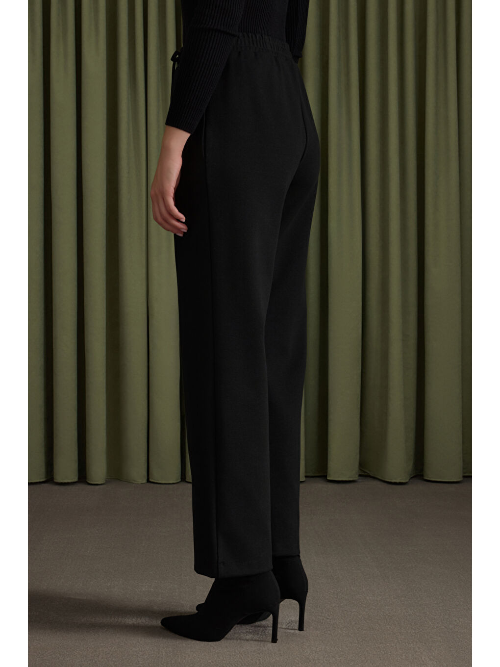 Siyah Beli Lastikli Viscon Örme Pantolon-5