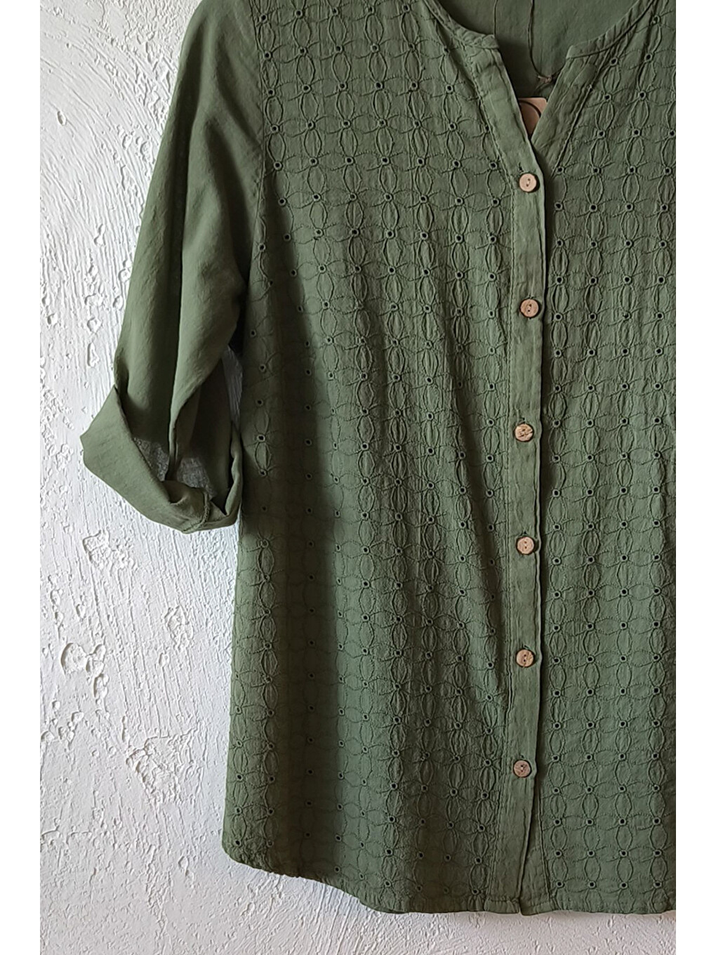 Haki Hakim Yaka Düğmeli 3/4 Kol Brodeli Yırtmaçlı Casual Pamuklu Oversize Dokuma Gömlek 73 60-1