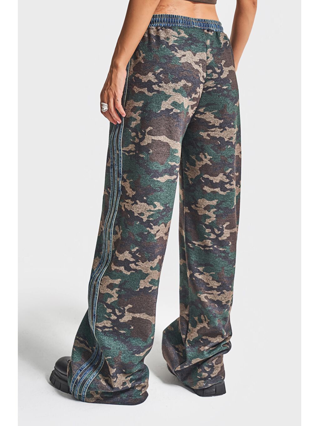 Kahverengi Kadın Kamuflaj Renk Palazzo Fit Şerit Detaylı Özel Tasarım Pantolon-4