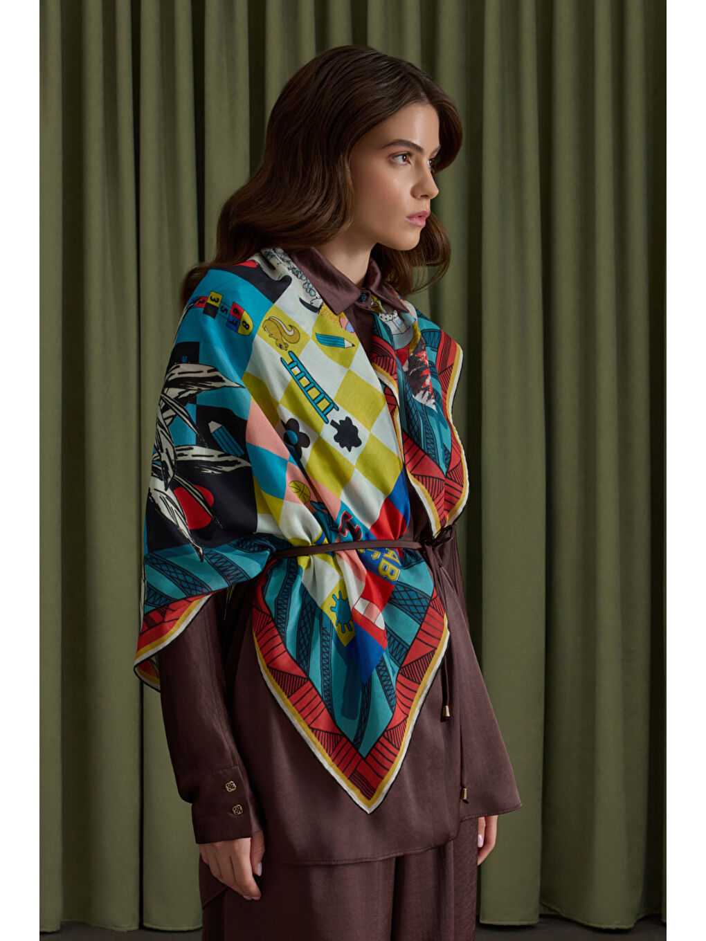 Kahverengi Saten Dökümlü Bluz-1