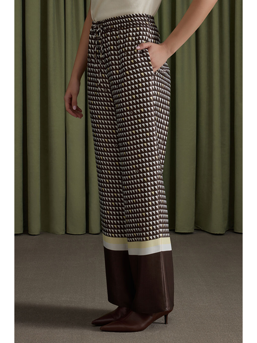 Kahverengi Koza Desenli Beli Lastikli Viscon Pantolon-2