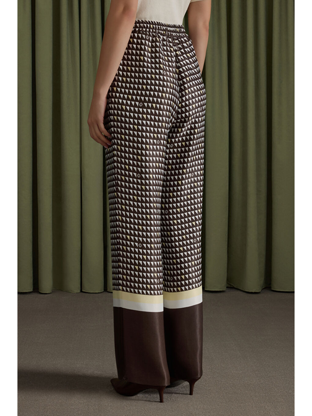 Kahverengi Koza Desenli Beli Lastikli Viscon Pantolon-3