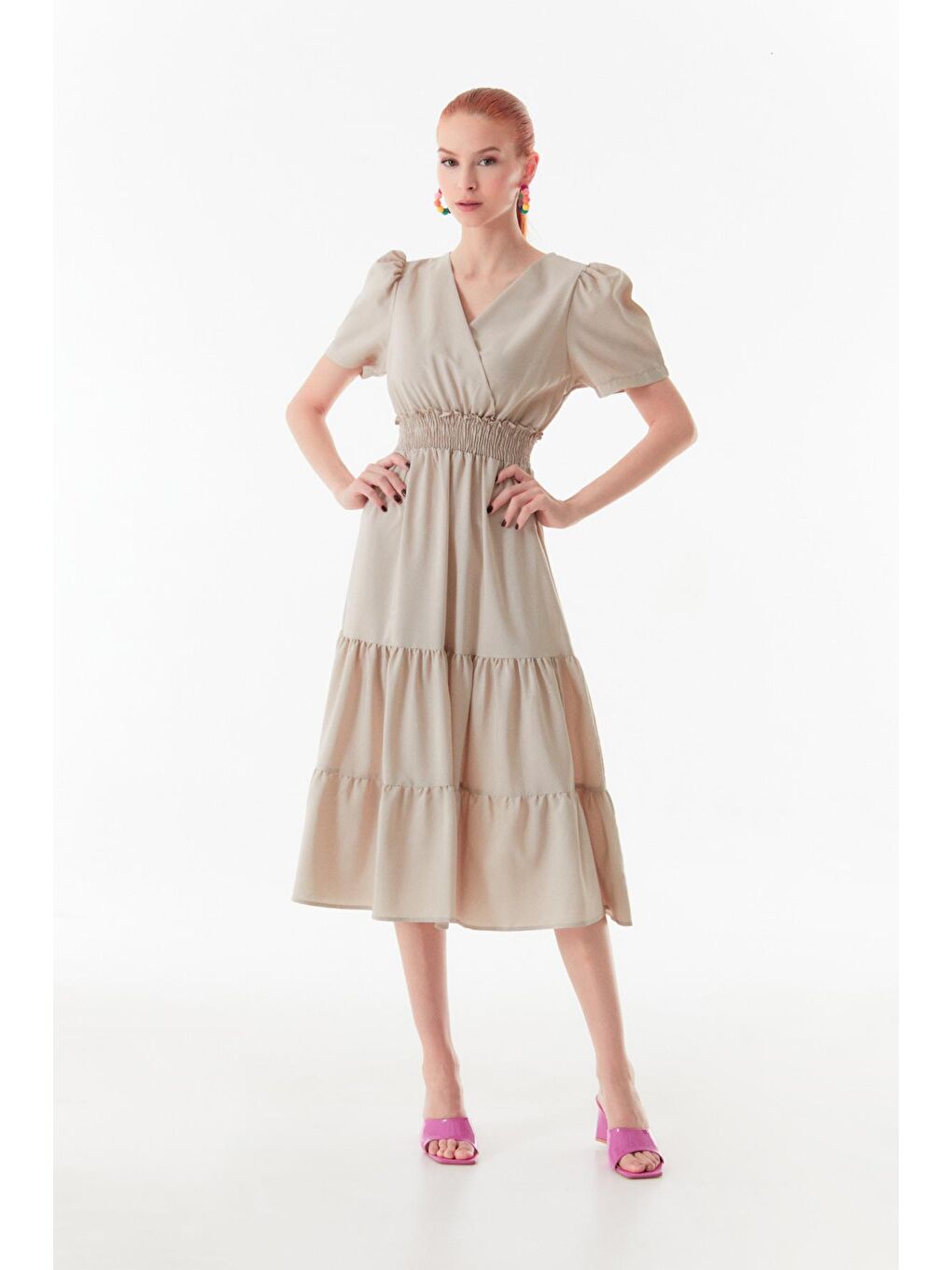 Bej Kruvaze Yaka Beli Lastikli Elbise-1