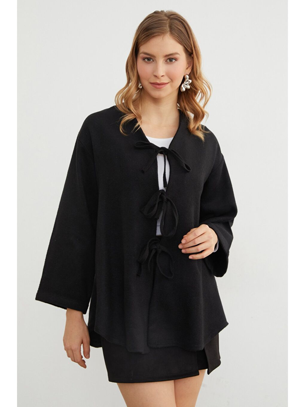 Siyah Önü Bağlamalı Oversize Kaşe Hırka-3