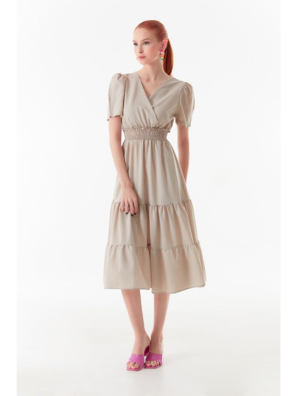 Bej Kruvaze Yaka Beli Lastikli Elbise-4