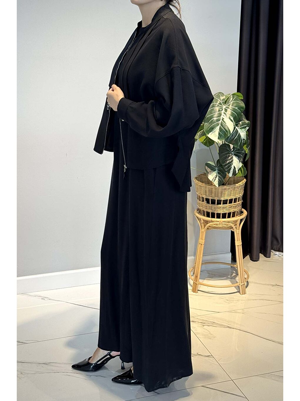 Ceketinin Ön Patı İki Pile İki Çiçek Taş Detay Elbiseli Takım 6944 Siyah-3