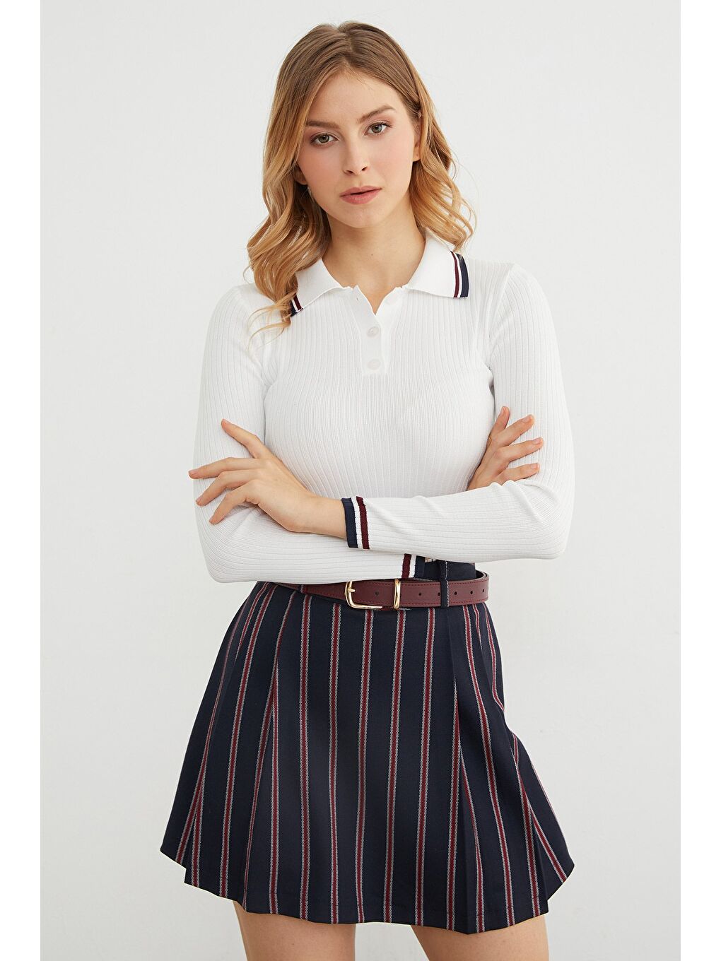 Beyaz Çizgili Fitilli Polo Yaka Yarım Düğmeli Triko Kazak