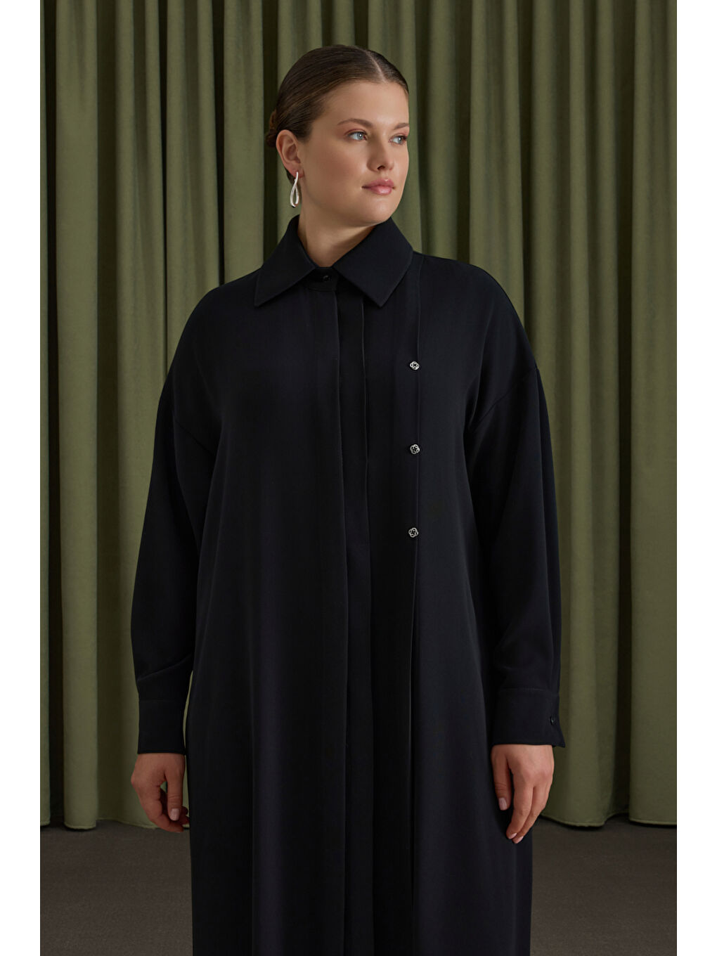 Siyah Koza Logolu Elbise