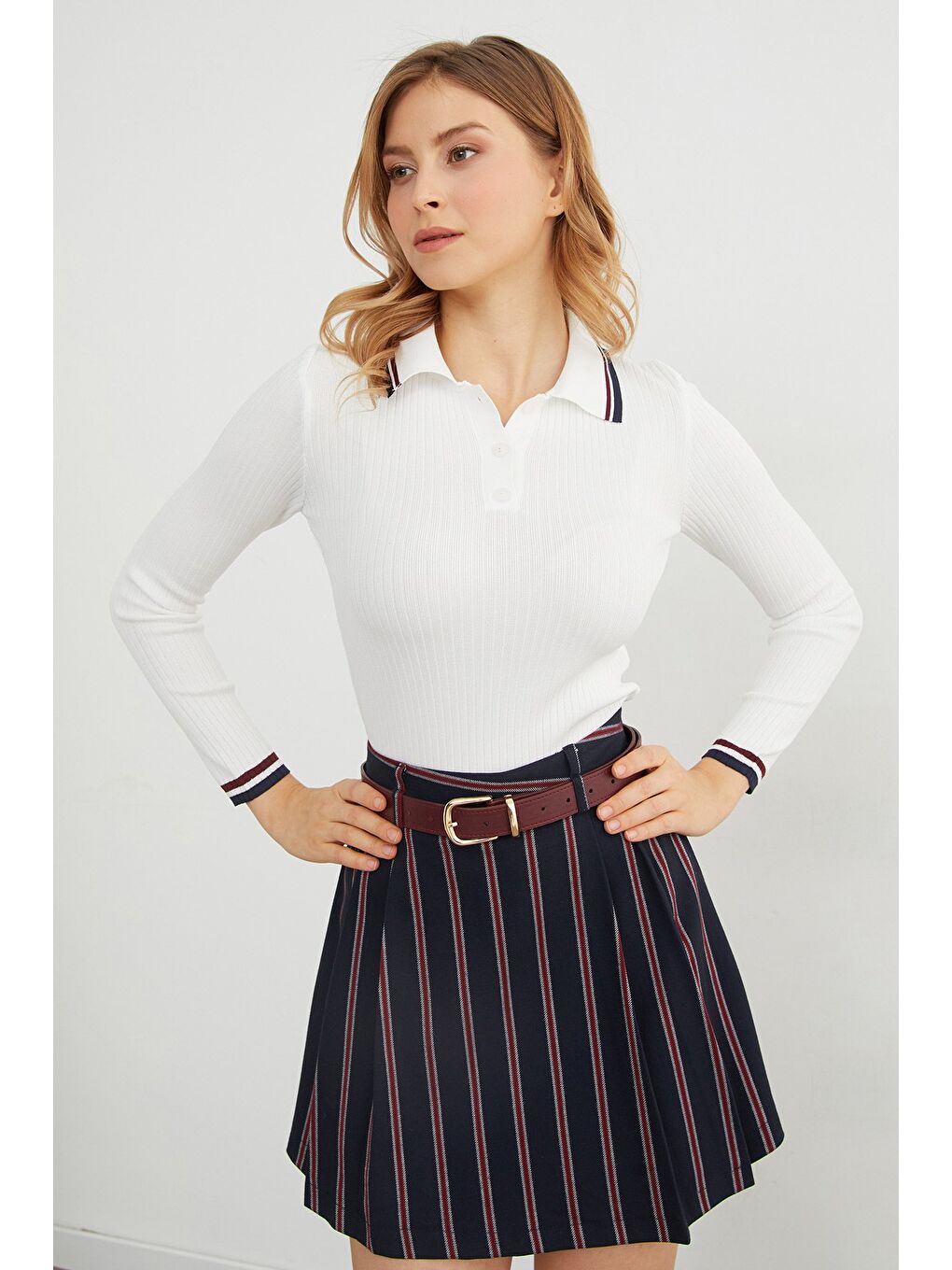 Beyaz Çizgili Fitilli Polo Yaka Yarım Düğmeli Triko Kazak-1