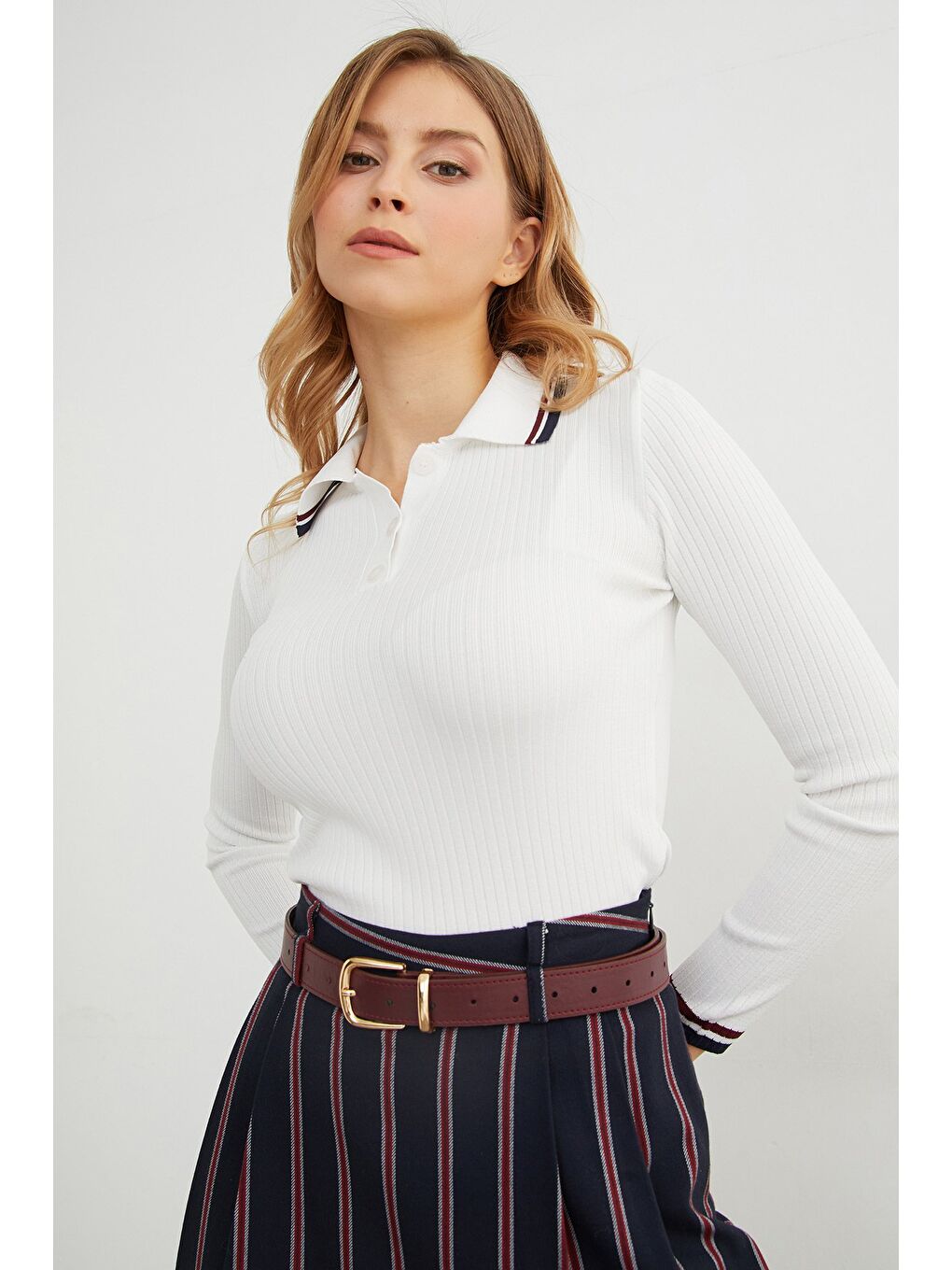 Beyaz Çizgili Fitilli Polo Yaka Yarım Düğmeli Triko Kazak-2