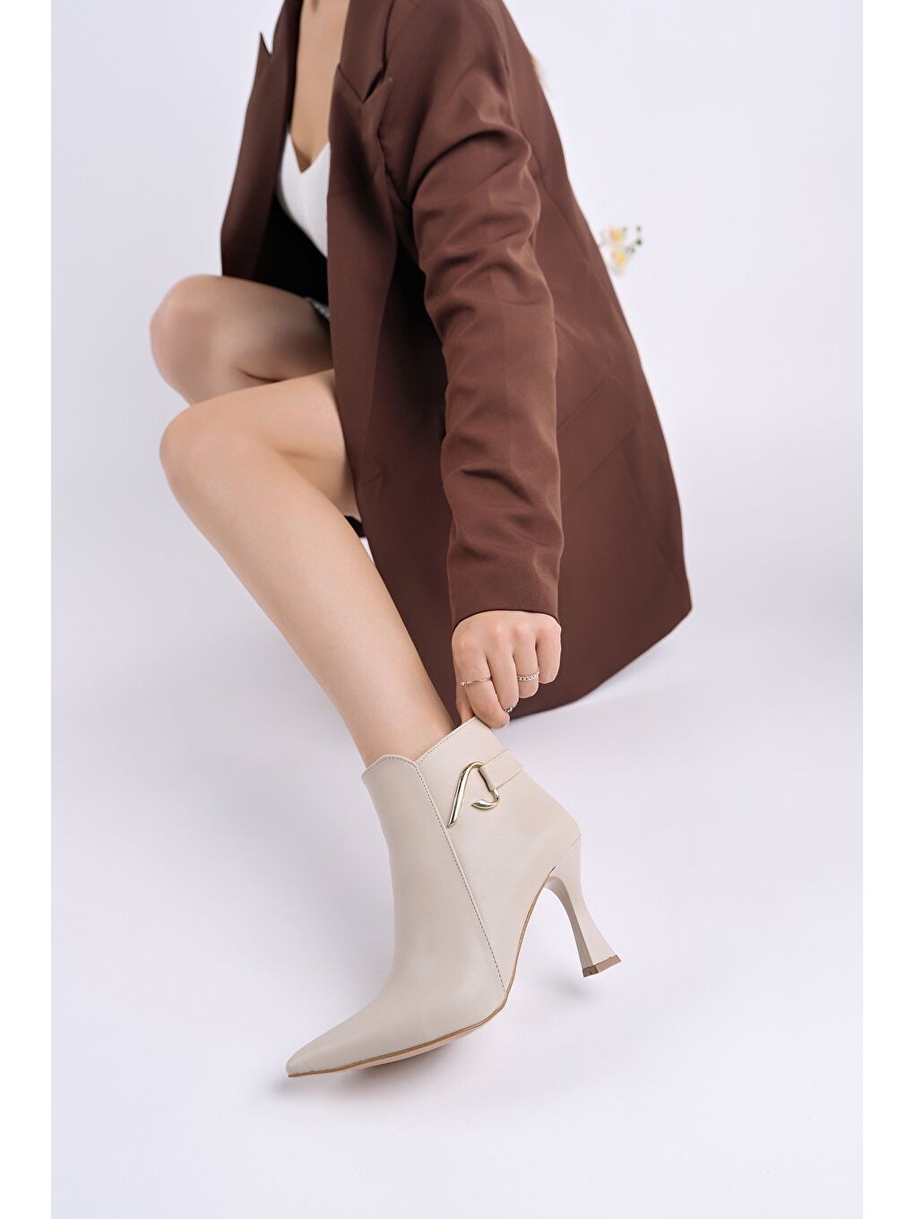 Bej VİVENTE Sivri Burun Toka Detaylı Fermuarlı İnce Topuklu Kadın Bot-3