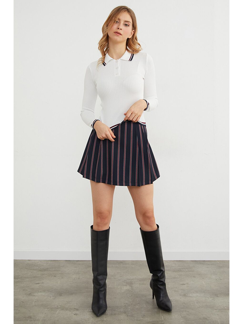 Beyaz Çizgili Fitilli Polo Yaka Yarım Düğmeli Triko Kazak-4