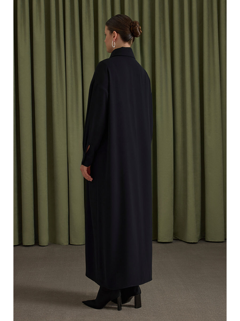 Siyah Koza Logolu Elbise-5