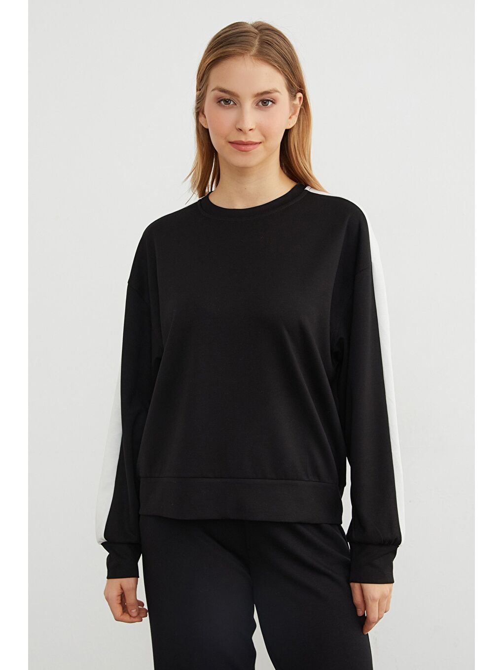 Siyah Kolu Şeritli Bisiklet Yaka Modal Sweatshirt-3