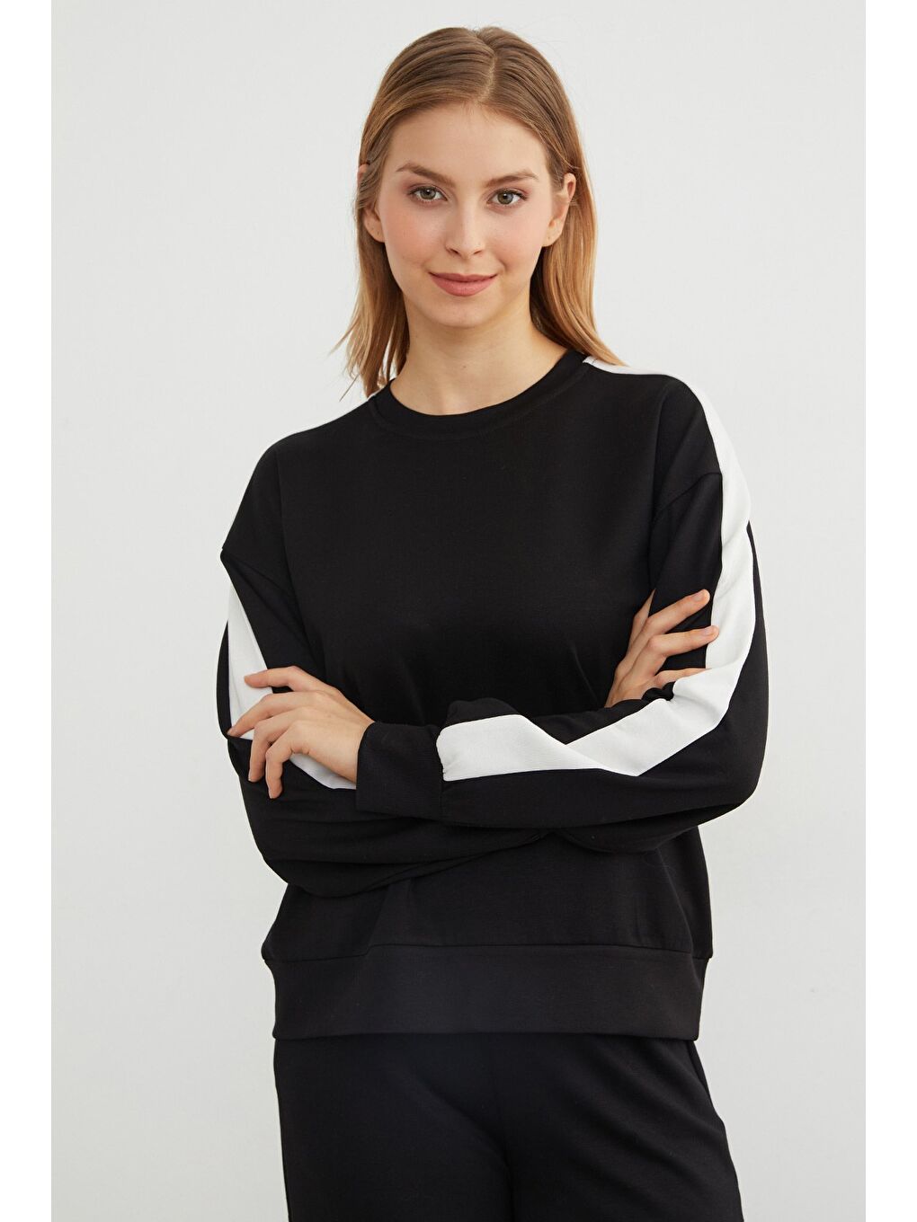 Siyah Kolu Şeritli Bisiklet Yaka Modal Sweatshirt-4