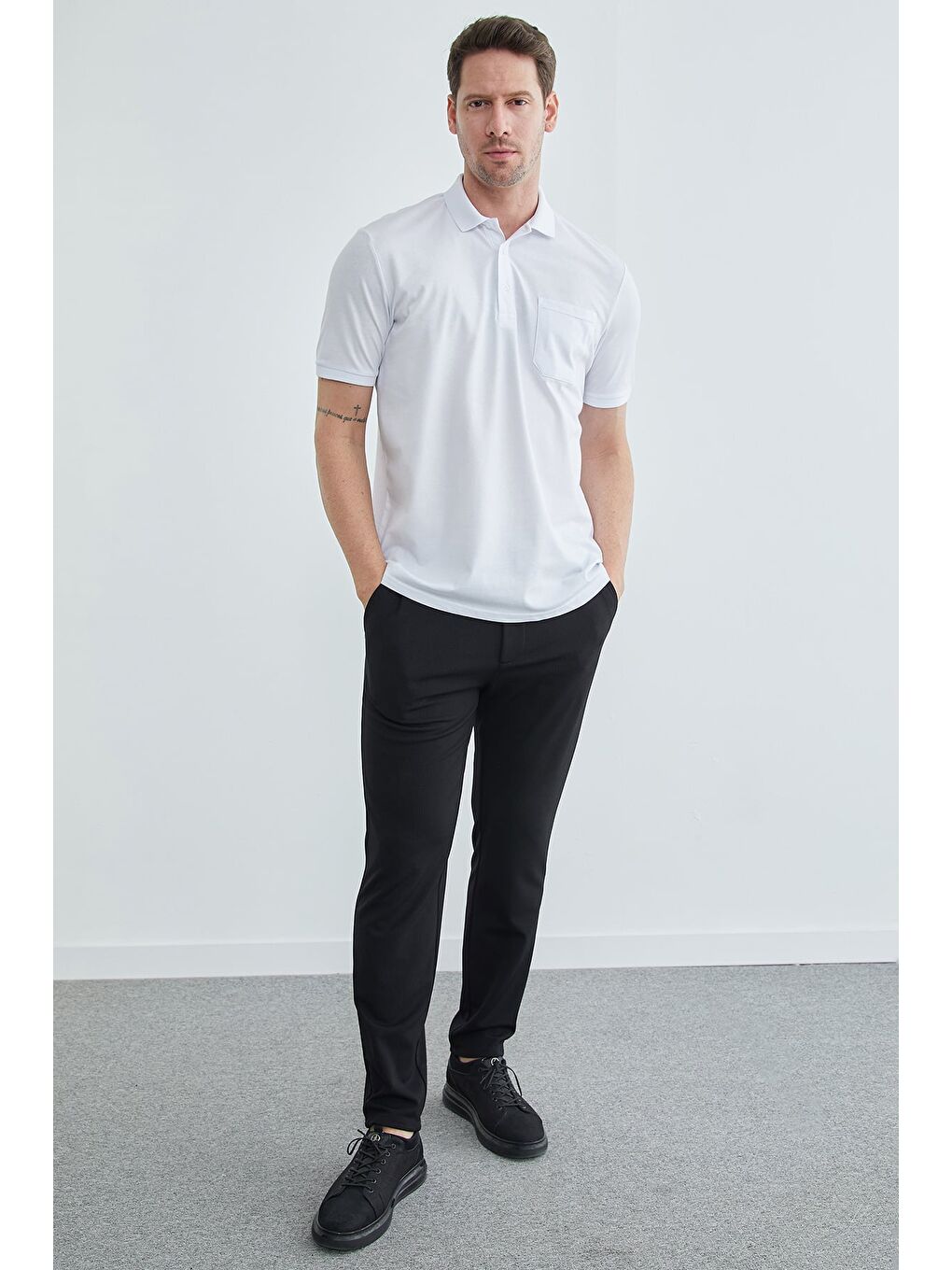 Beyaz Düğmeli Tek Cepli Polo Yaka Tişört-2