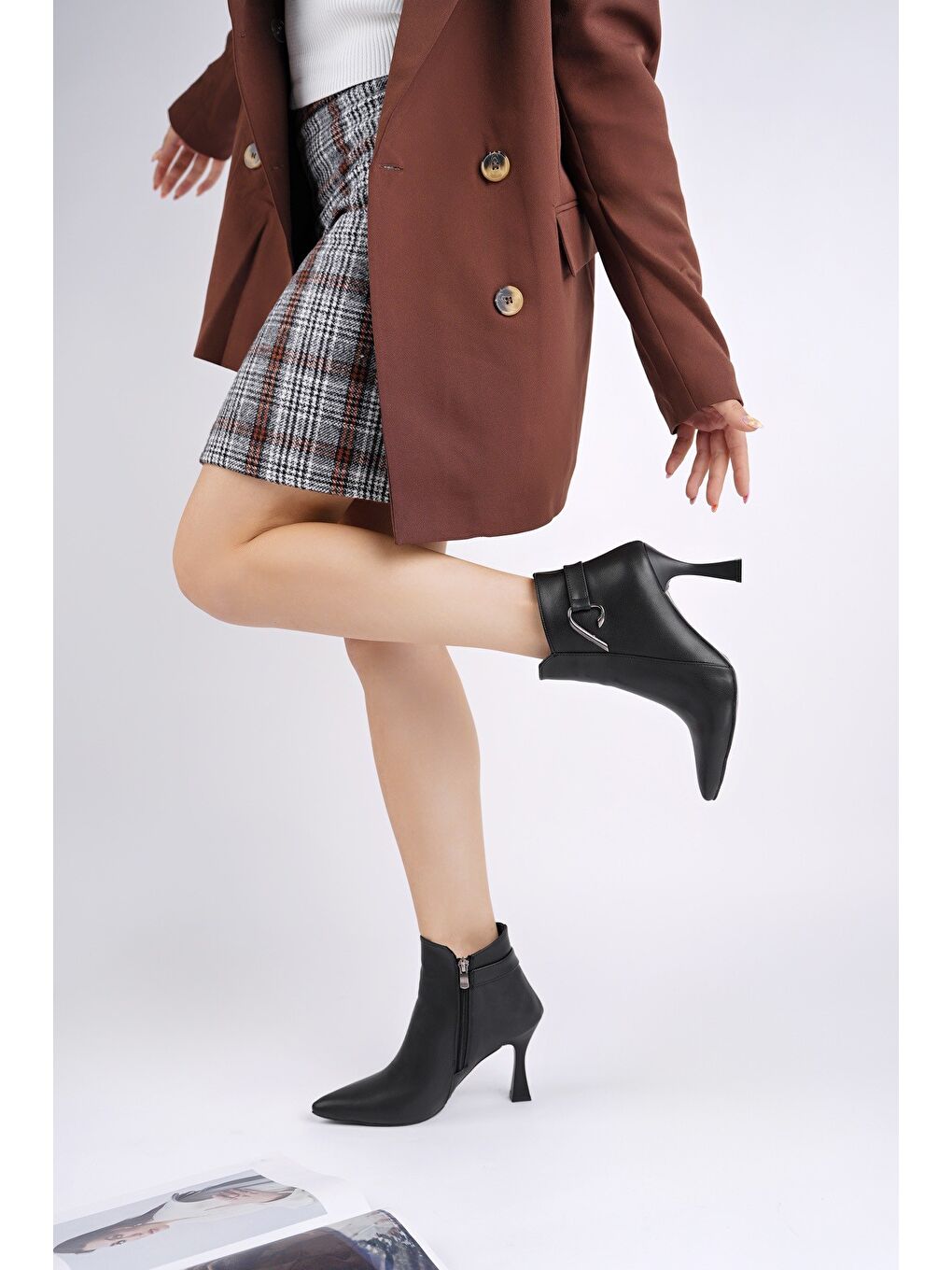 Siyah VİVENTE Sivri Burun Toka Detaylı Fermuarlı İnce Topuklu Kadın Bot-5