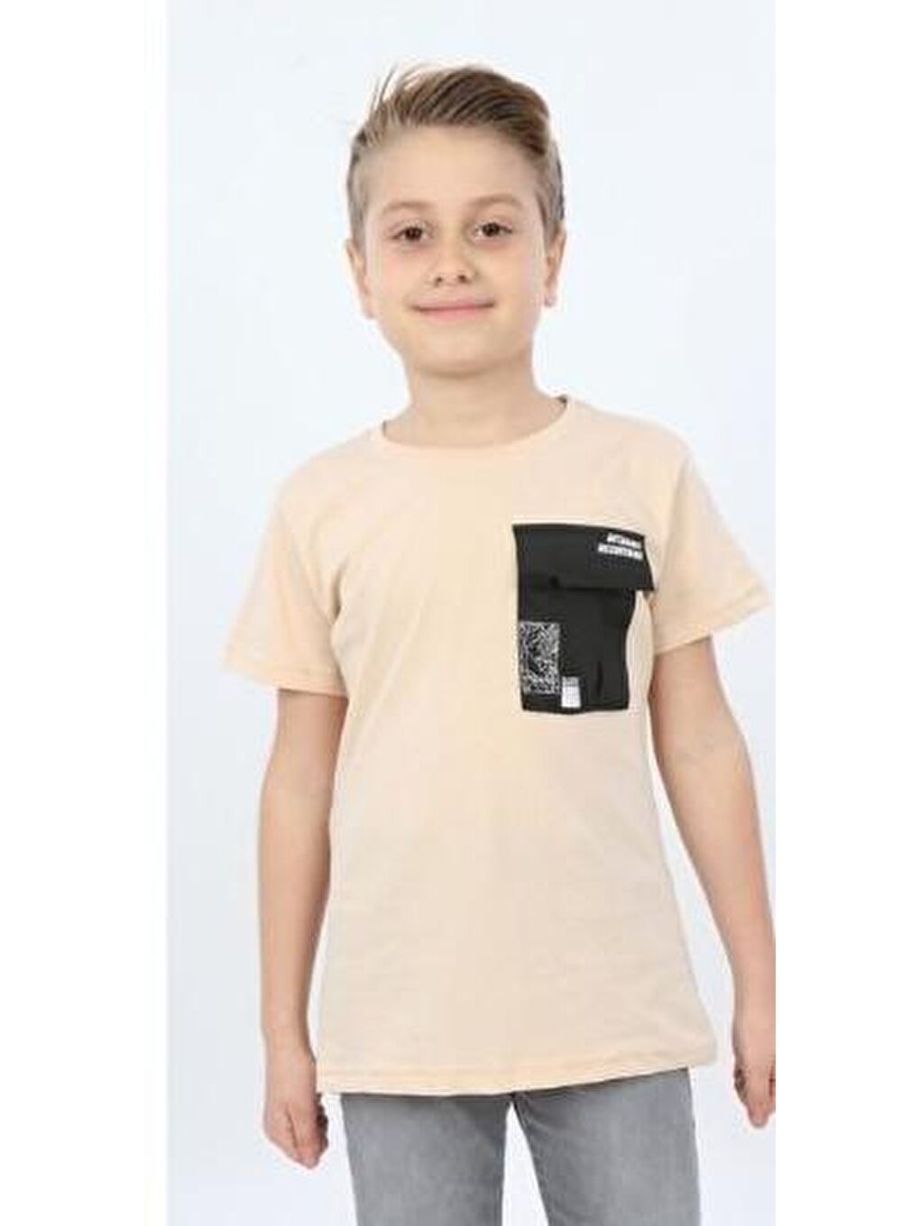 Bej Erkek Çocuk Göğsü Cepli Yazı Baskılı Tişört