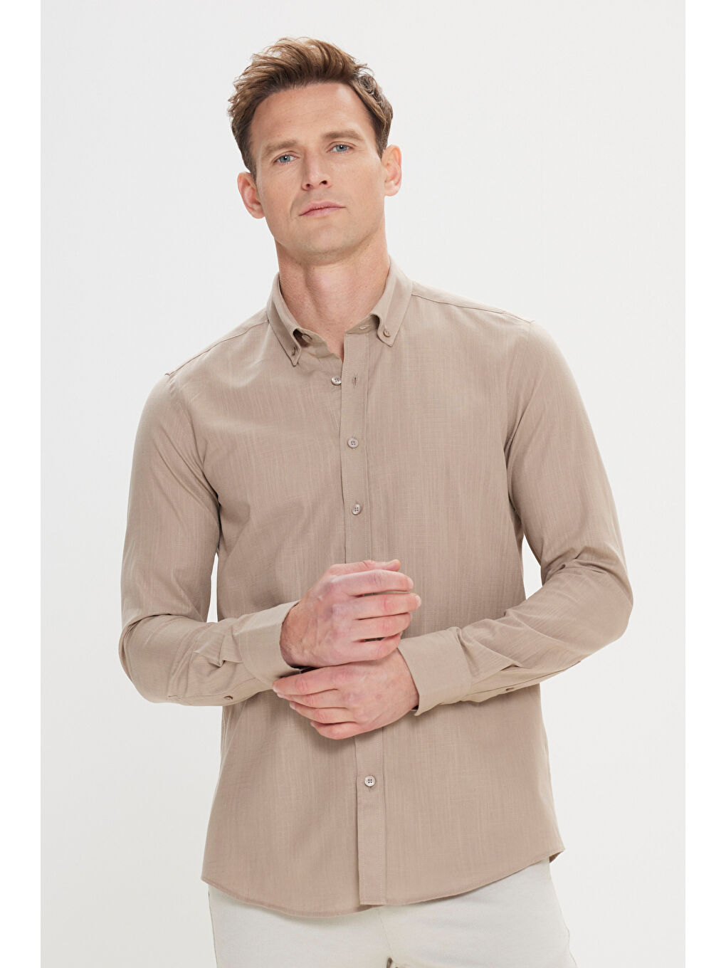 Bej Erkek Vizon %100 Pamuk Oxford Slim Fit Dar Kesim Düğmeli Yaka Flamlı Gömlek