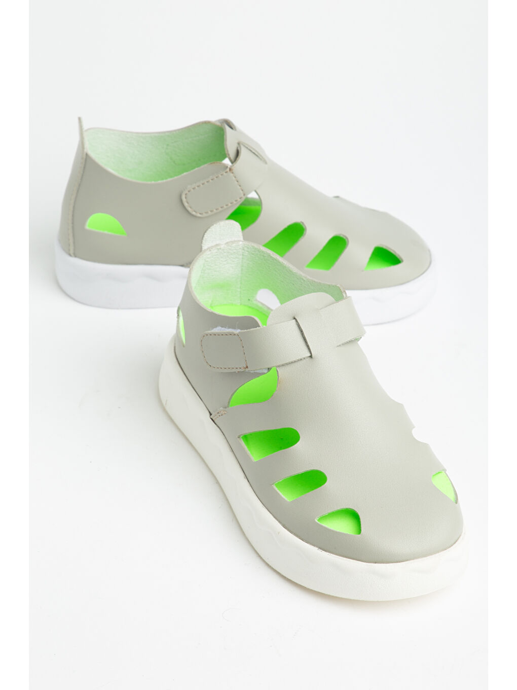 Çocuk Unisex Gri Hafif Tabanlı Rahat Cırtlı Sandalet-1