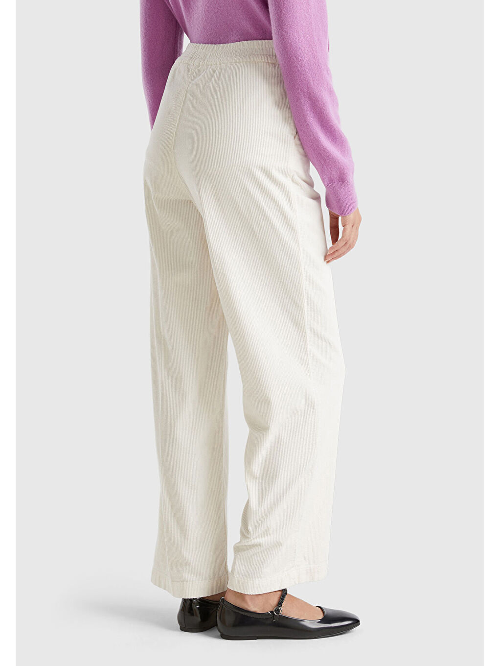 Ekru Kadın Krem Pamuk Karışımlı Arkası Lastikli Cepli Geniş Paça Kadife Pantolon-2