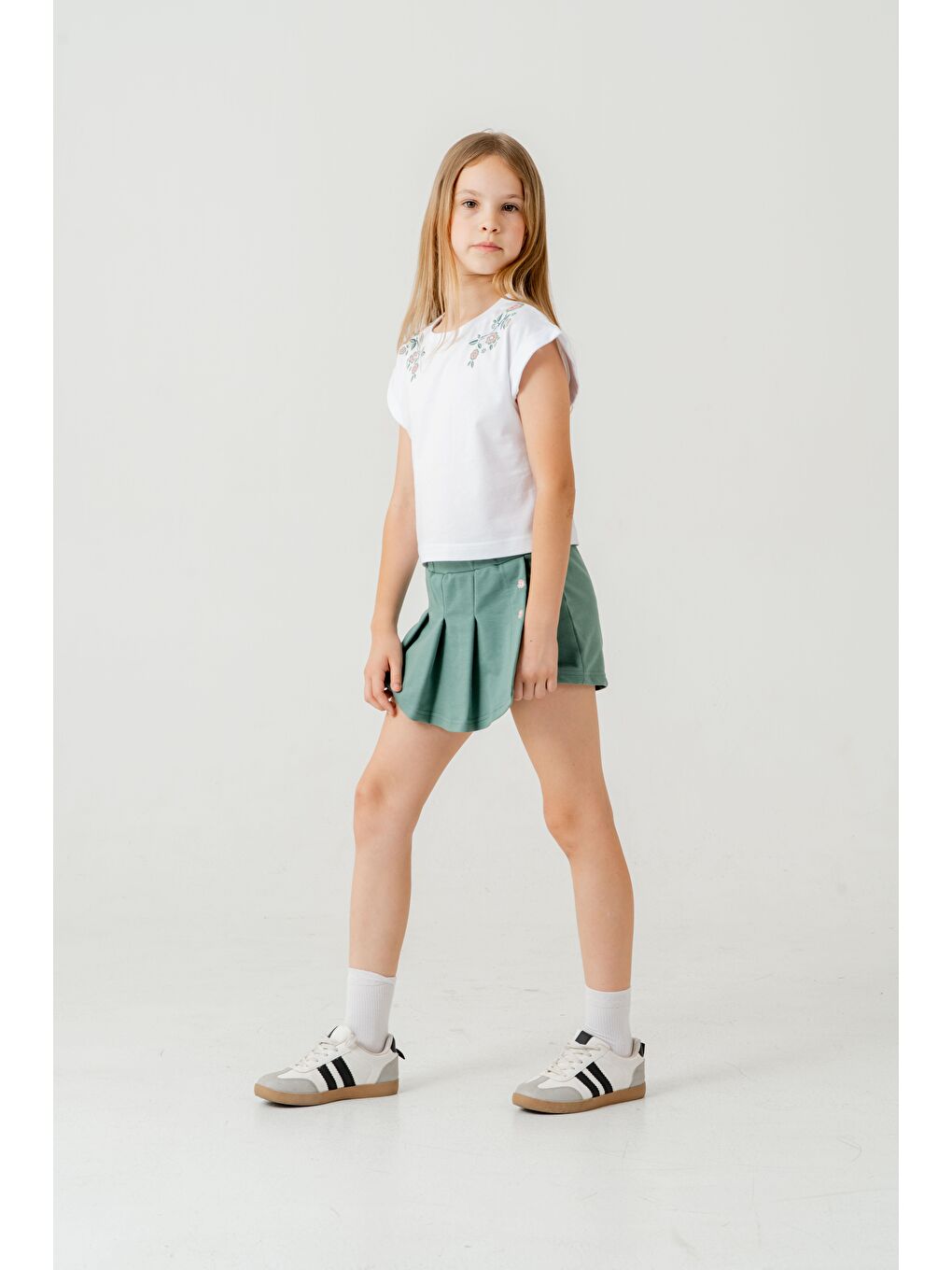 Yeşil Baskılı Alt Pileli Nakışlı Kız Çocuk Şort - Tişört Takımı-1