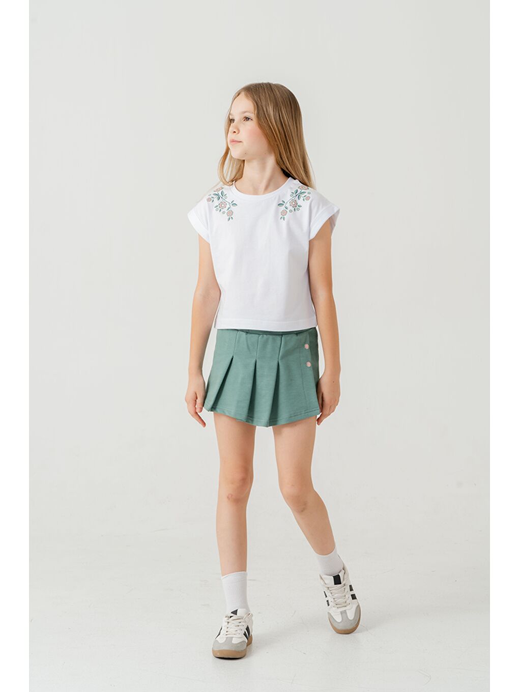 Yeşil Baskılı Alt Pileli Nakışlı Kız Çocuk Şort - Tişört Takımı-2