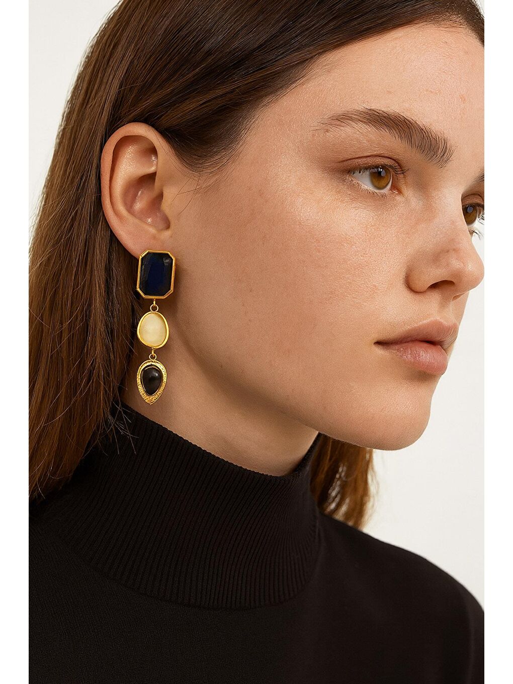 Siyah Akrilik Sallantılı 3 Taşlı Küpe