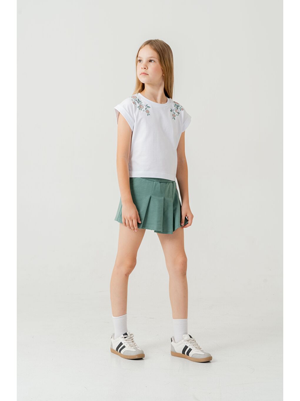 Yeşil Baskılı Alt Pileli Nakışlı Kız Çocuk Şort - Tişört Takımı-3