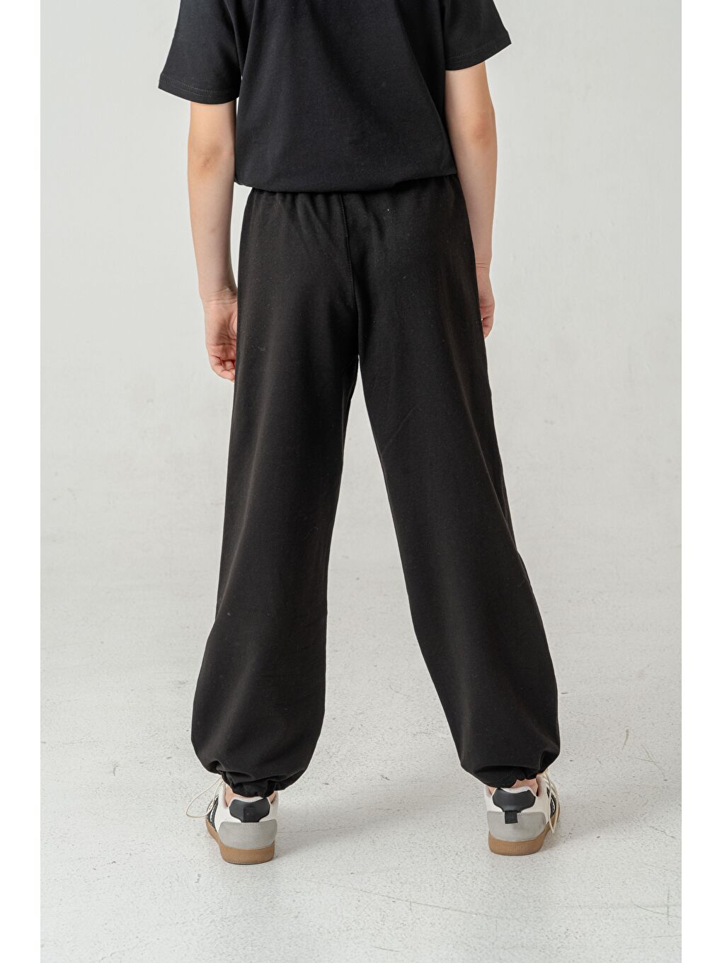 Siyah Cebi Taşlı Paça Brit Lastikli Stoperli Kız Çocuk Eşofman Altı-5