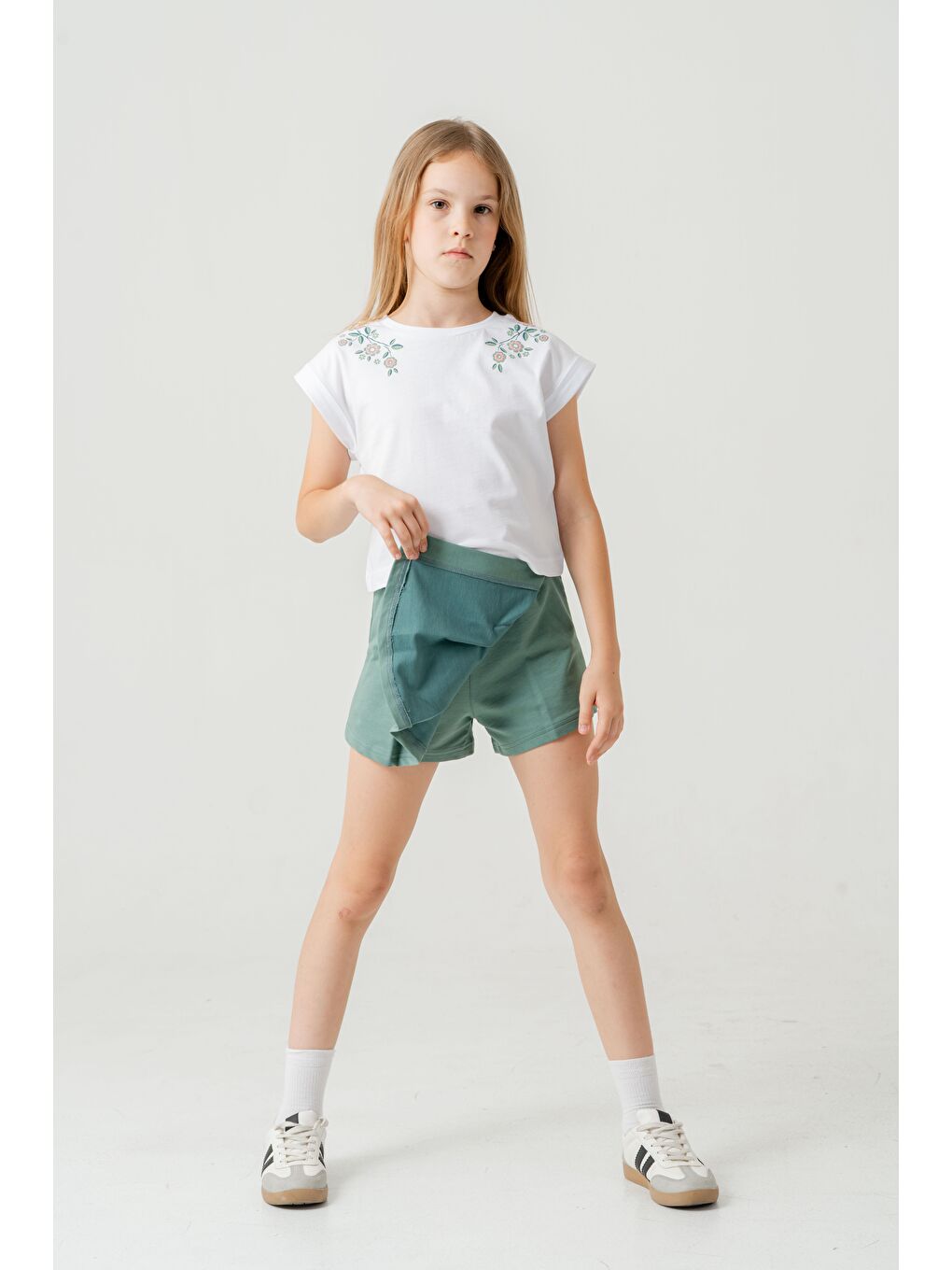 Yeşil Baskılı Alt Pileli Nakışlı Kız Çocuk Şort - Tişört Takımı-4