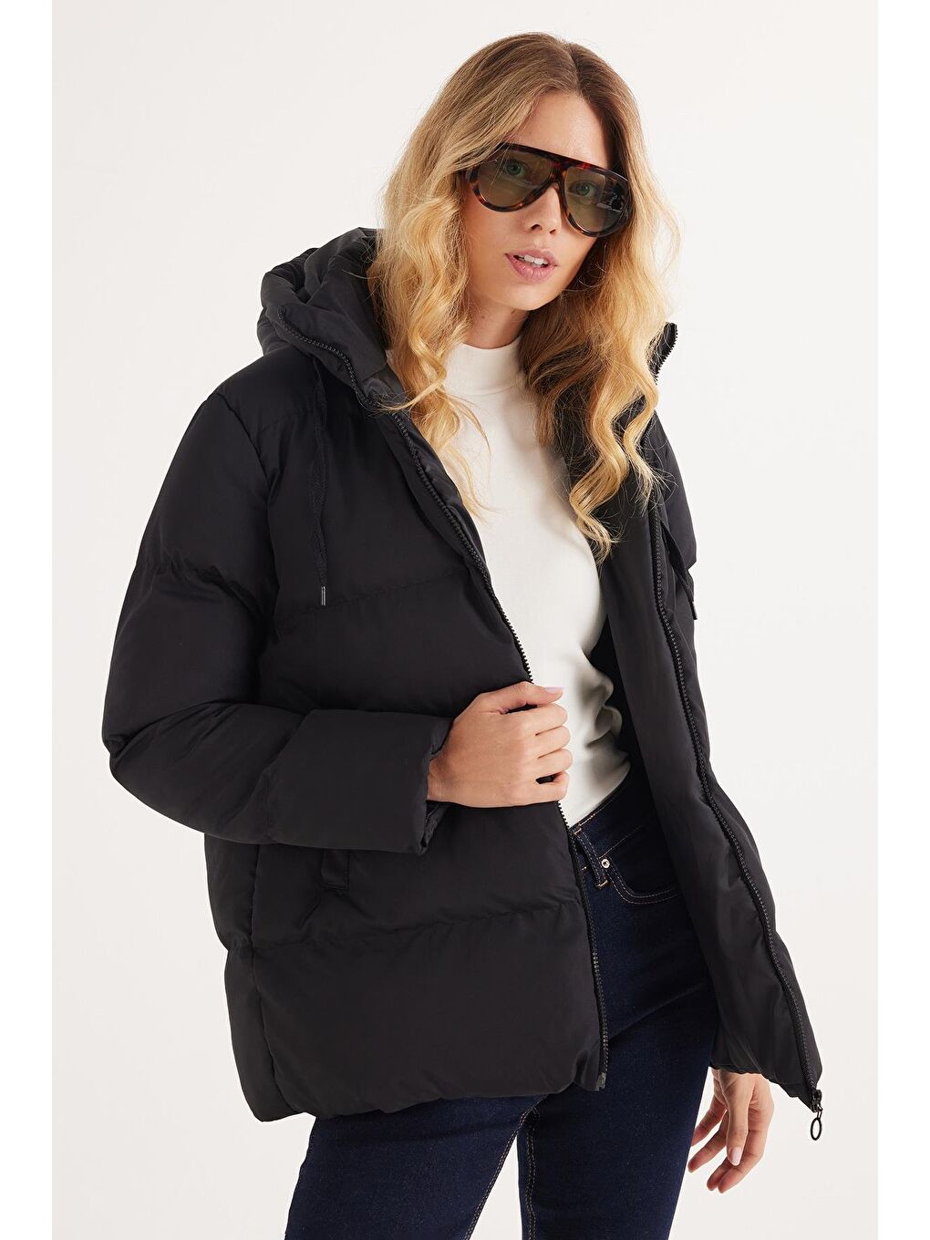 Kadın Relax Fit Rahat Kesim Su Geçirmez Kapüşonlu Siyah Mont-1