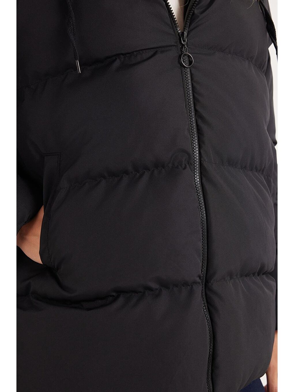 Kadın Relax Fit Rahat Kesim Su Geçirmez Kapüşonlu Siyah Mont-2