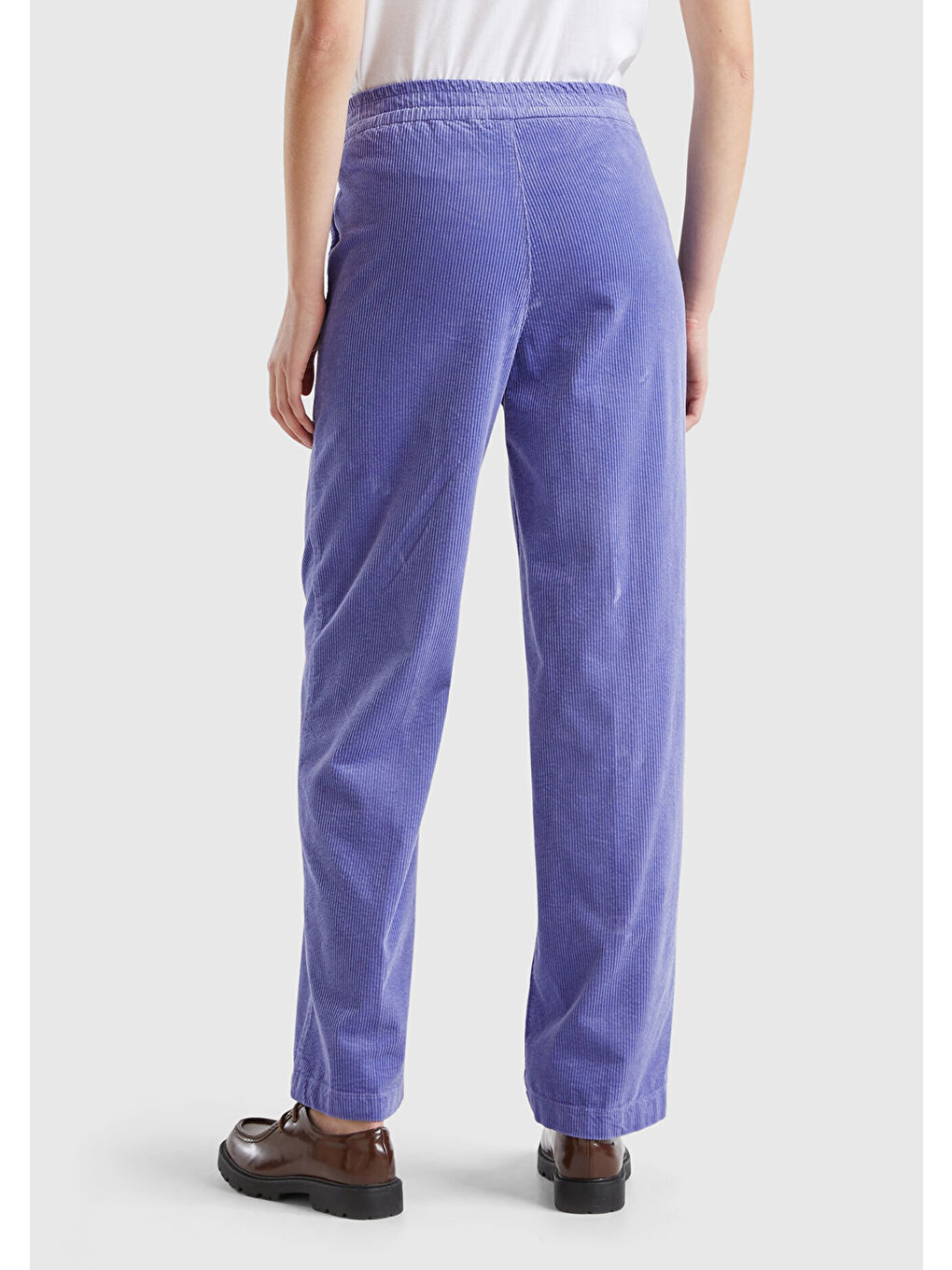 Kadın Mor Pamuk Karışımlı Arkası Lastikli Cepli Geniş Paça Kadife Pantolon-2