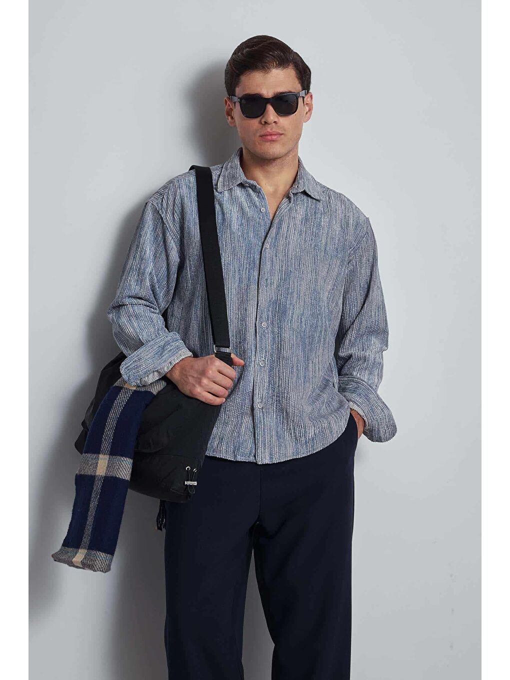 Erkek Oversize Kadife Dokulu Gömlek Mavi-4