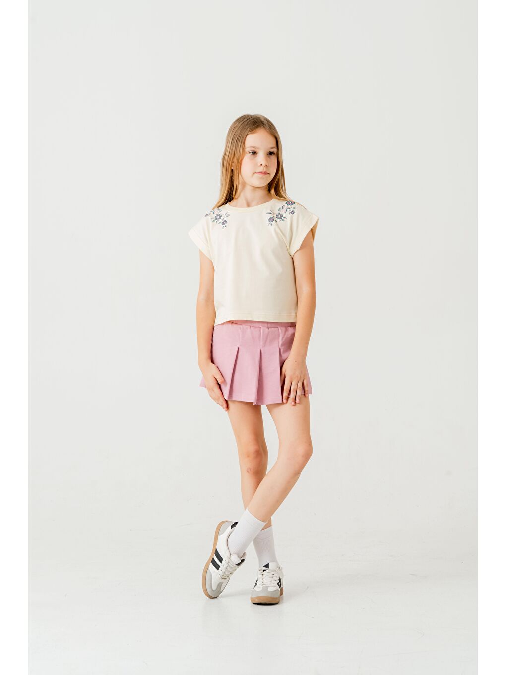Pembe Baskılı Alt Pileli Nakışlı Kız Çocuk Şort - Tişört Takımı-3