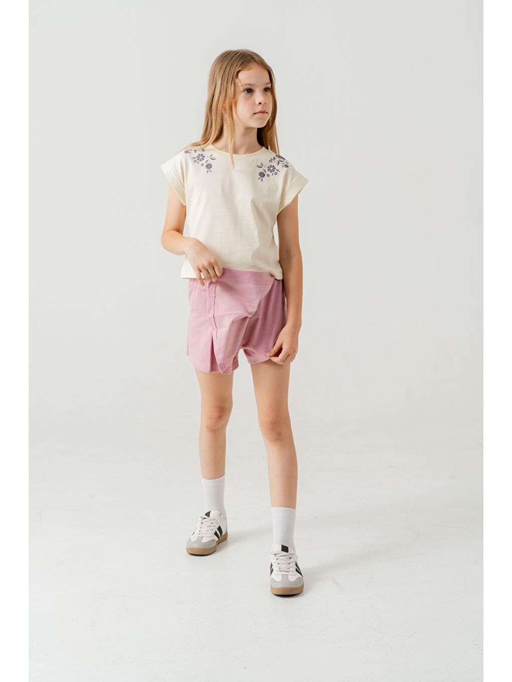 Pembe Baskılı Alt Pileli Nakışlı Kız Çocuk Şort - Tişört Takımı-4