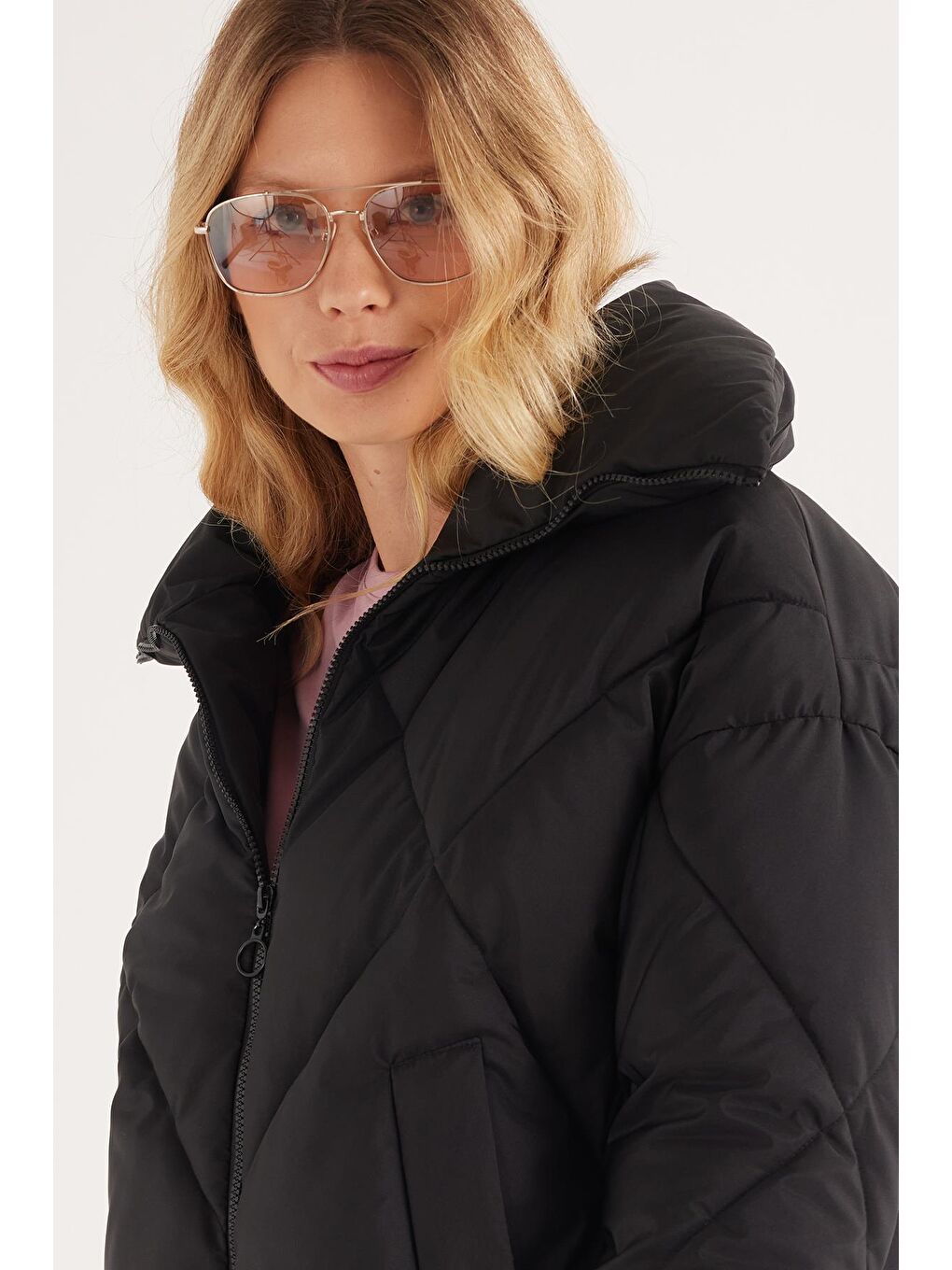 Kadın Oversize Geniş Kesim Şişme Dik Yaka Siyah Mont-1