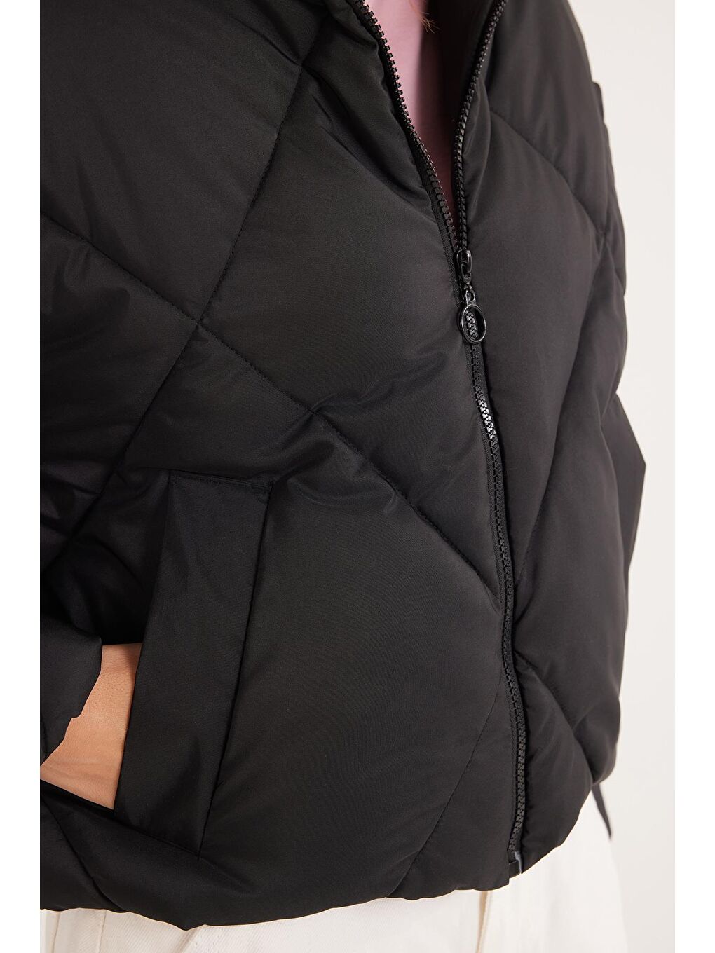 Kadın Oversize Geniş Kesim Şişme Dik Yaka Siyah Mont-2