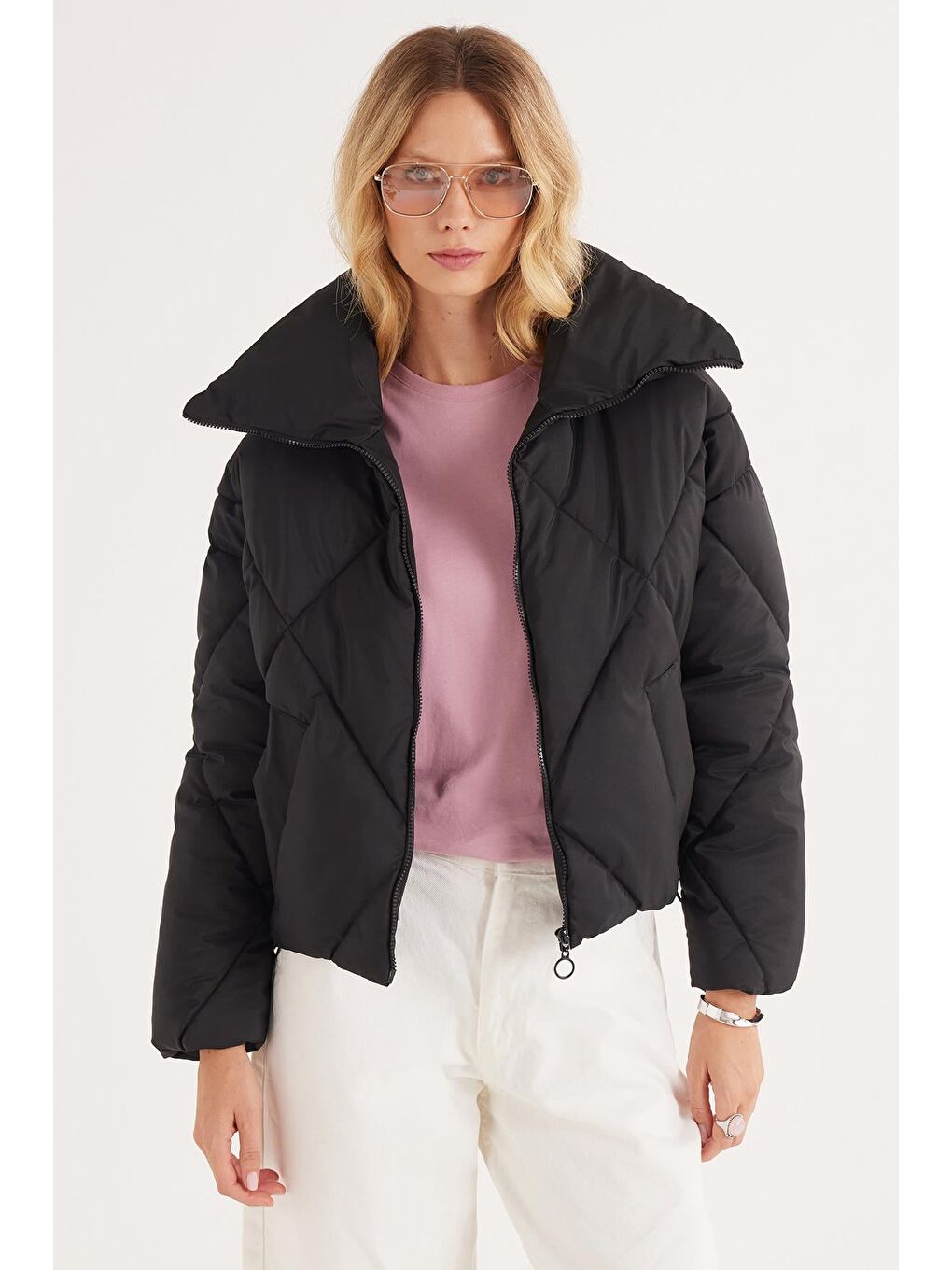 Kadın Oversize Geniş Kesim Şişme Dik Yaka Siyah Mont-4