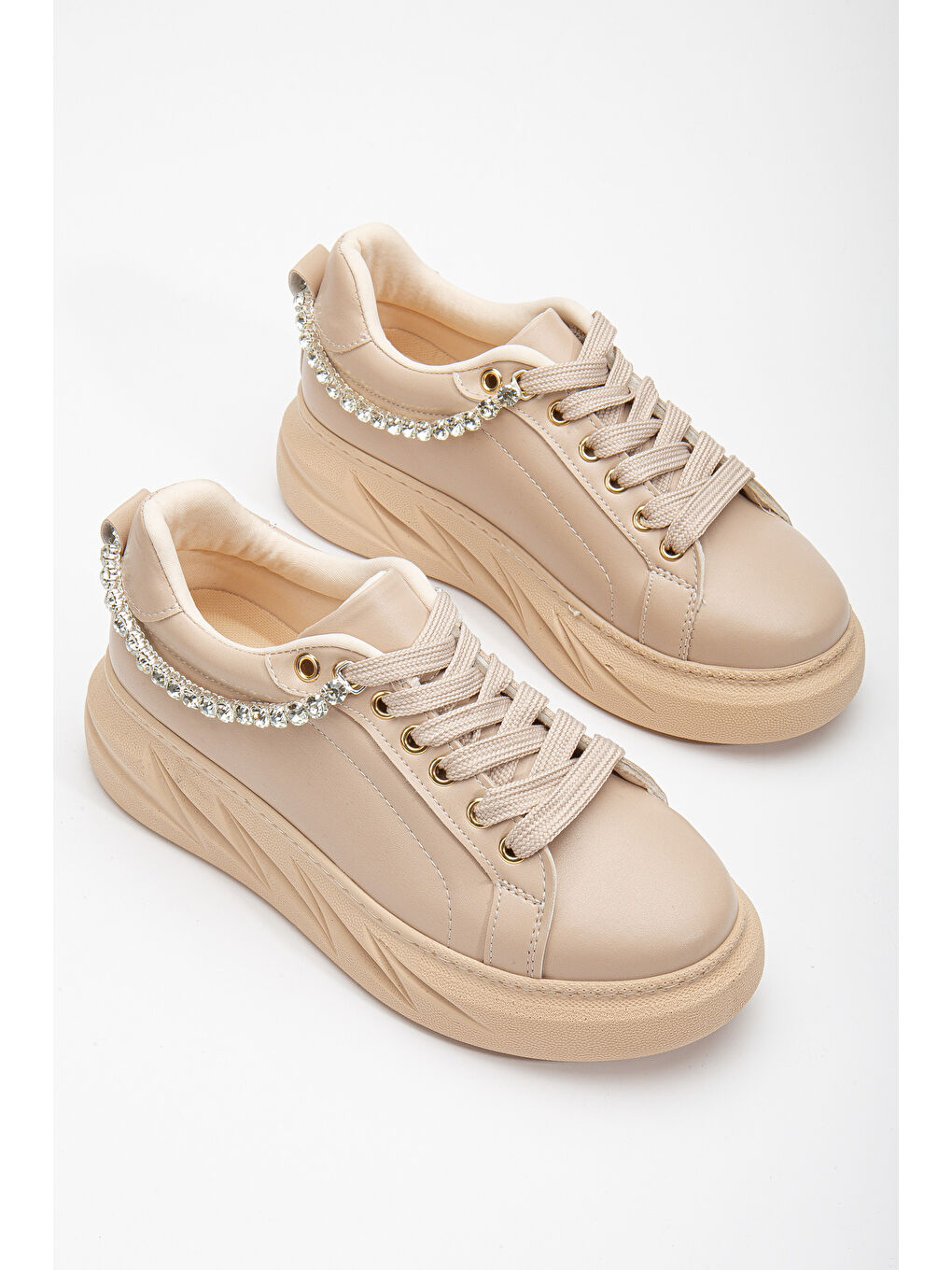 Bej Kadın Nude Arkası Zincir Detaylı Kalın Taban Bağcıklı Spor Ayakkabı