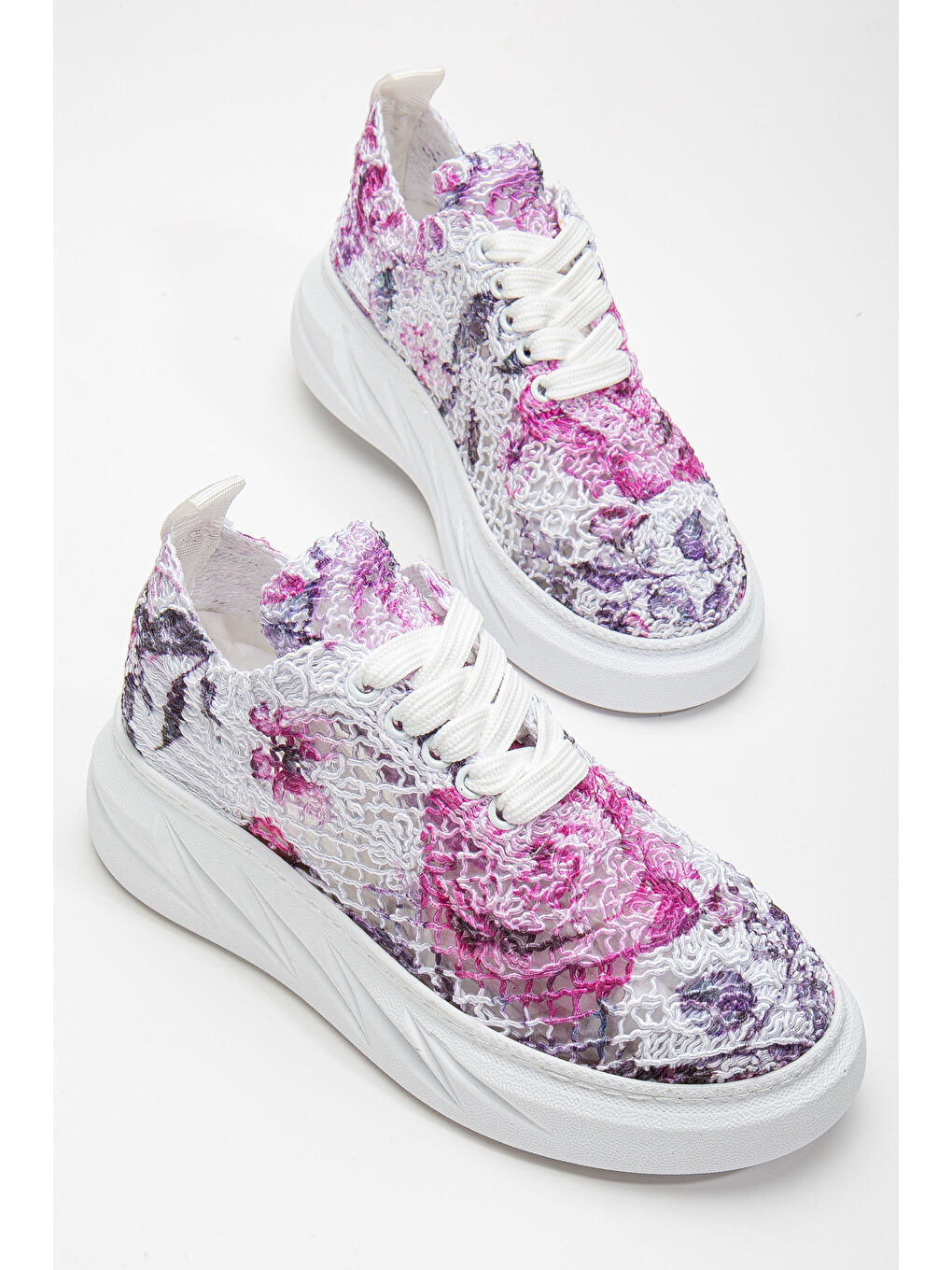 Kadın Mor Rahat Kalıp Desenli Kalın Taban Bağcıklı Spor Ayakkabı