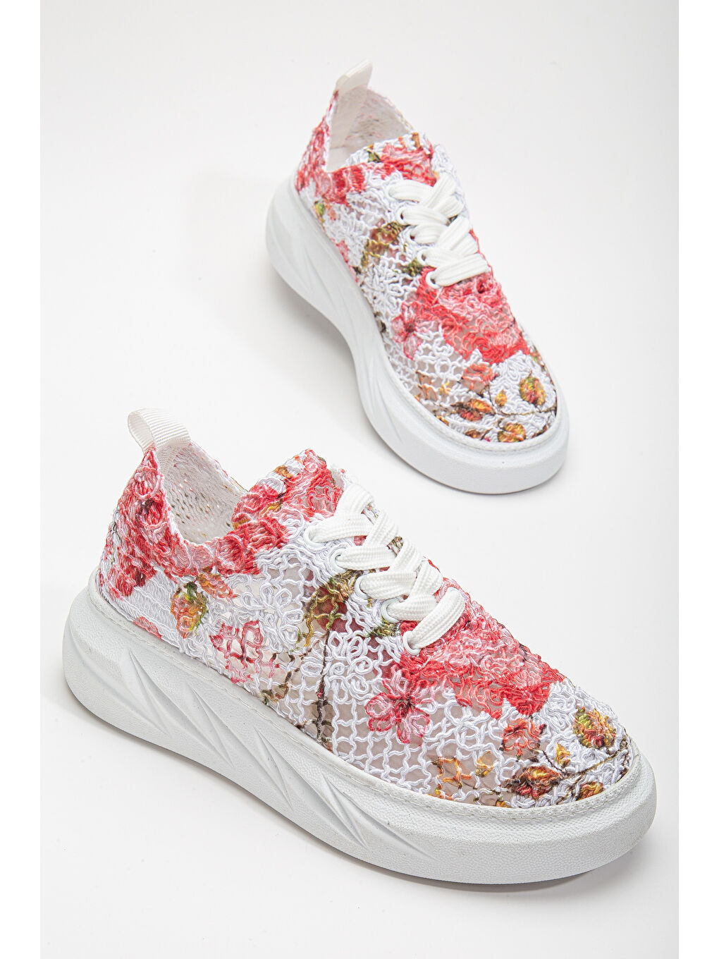 Kadın Kırmızı Rahat Kalıp Desenli Kalın Taban Bağcıklı Spor Ayakkabı