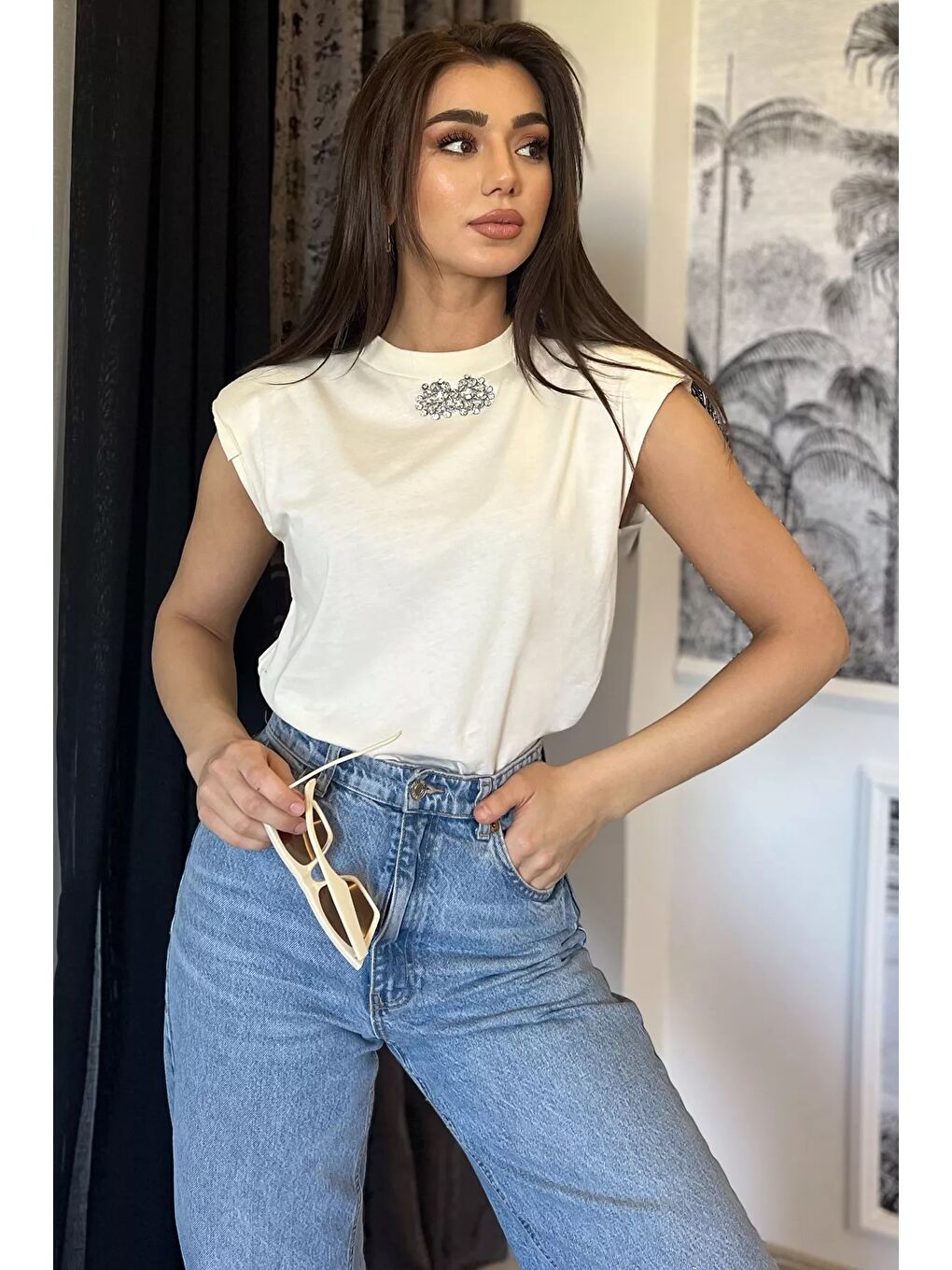 Ekru Yaka Taşlı Omuz Vatkalı Kolsuz Bluz