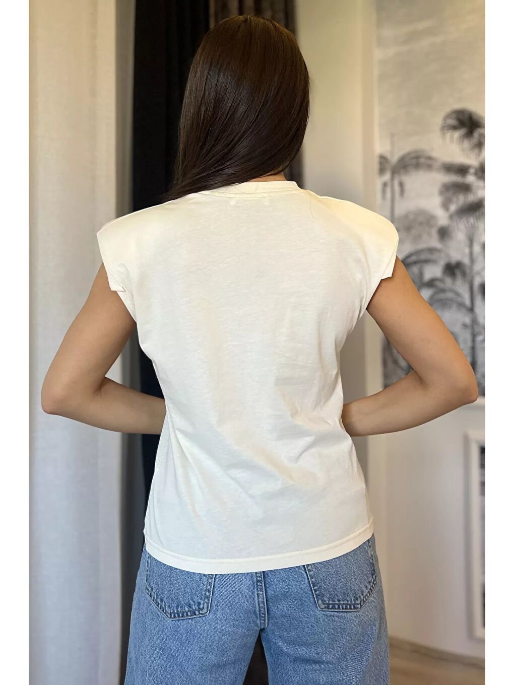 Ekru Yaka Taşlı Omuz Vatkalı Kolsuz Bluz-3