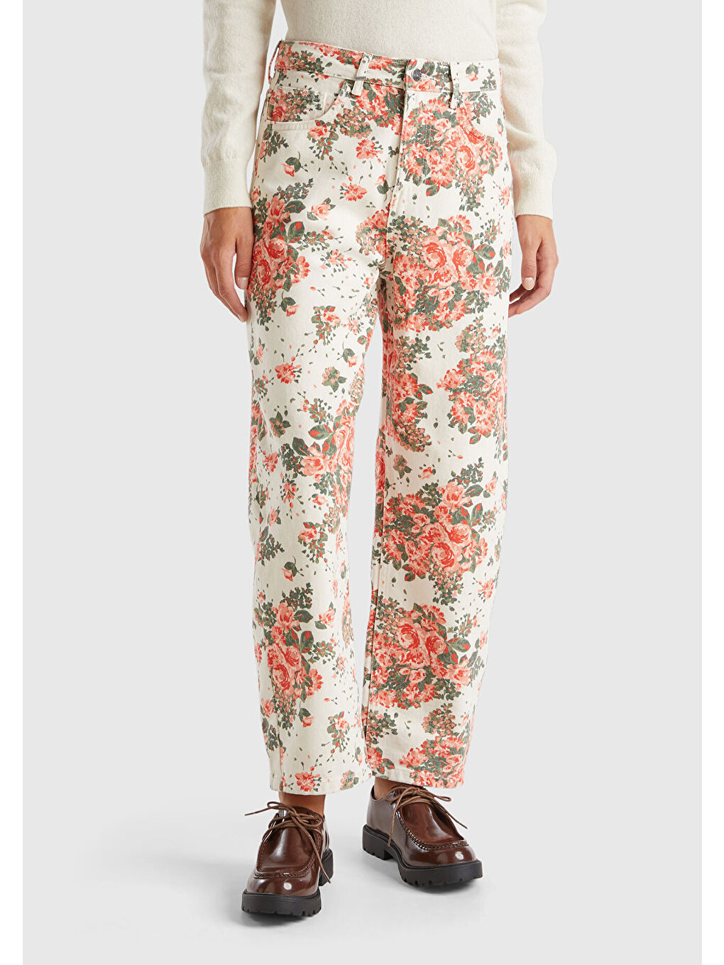 Kadın Beyaz %100 Pamuk Tamamı Çiçek Desenli 5 Cepli Balon Pantolon-1