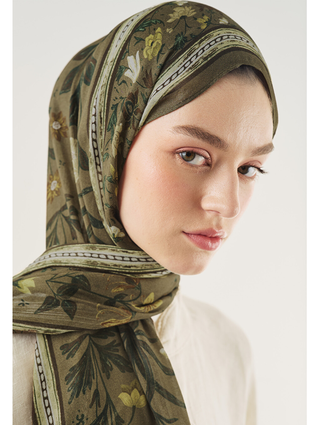 Kahverengi Flora Echo Desen Soft Viskon Şal Kahve-3
