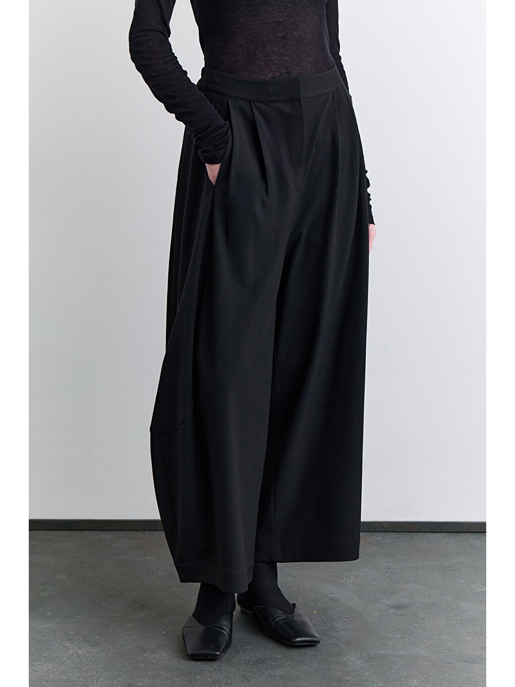 Balon Formlu Kumaş Pantolon Siyah-4