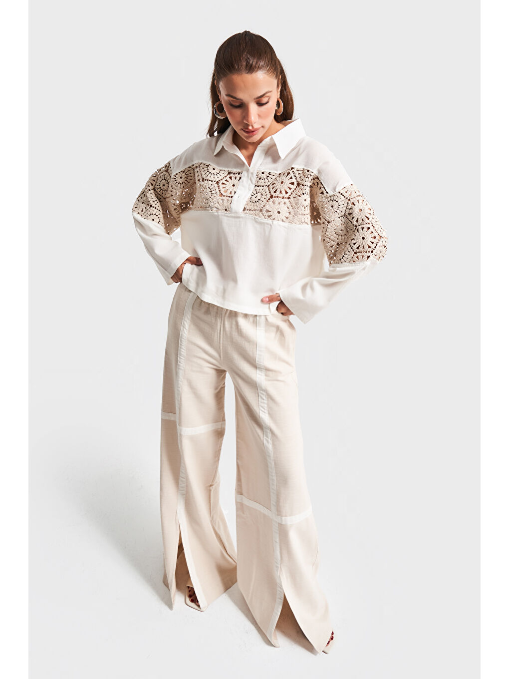 Kadın Bej Renk Örgü Dantel Detaylı Oversize Tasarım Keten Gömlek-4