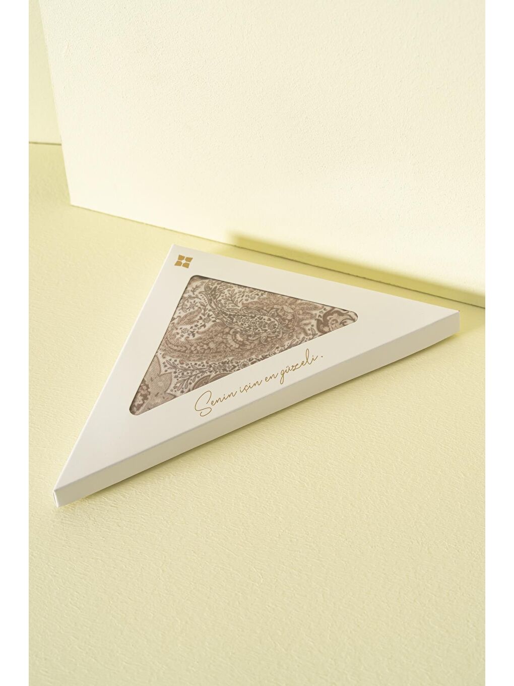 Bej Kadın Pateh Soft Eşarp-1